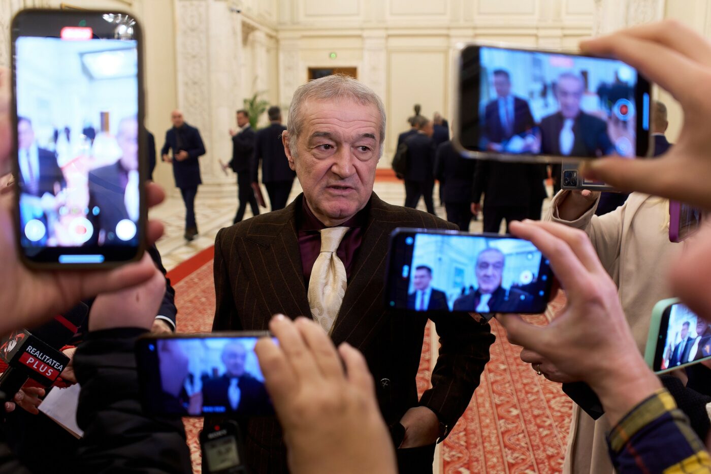 gigi-becali-numar-de-telefon-public-pe-internet-1400x933.jpg