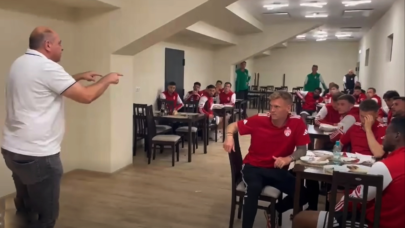 VIDEO „Poate să curgă sânge pe teren, nu e problemă!”. Discursul șocant al lui Laszlo Dioszegi în fața jucătorilor, înainte de meciul anului pentru Sepsi OSK