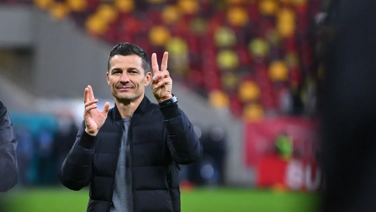Titularul lui Costel Gâlcă, distrus de propriii suporteri la meciul Rapid – CFR Cluj: „Blatistule, gunoiule, lasă-ne!”