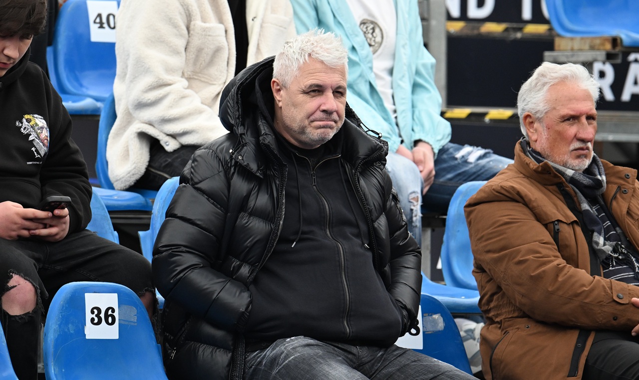 Marius Șumudică îl pune la punct pe fotbalistul Universității Craiova care l-a ironizat: „Când te duci la duș ai pe spate urme de la scaun, că stai doar pe bancă!”