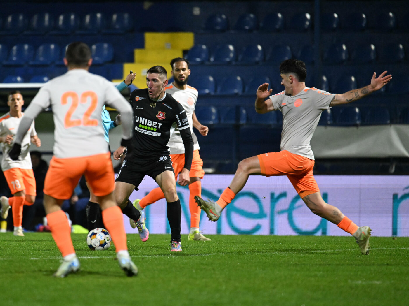 Metaloglobus – Hermannstadt 1-1, în etapa 8 din play-out-ul Superligii. S-a reluat partida de la Clinceni