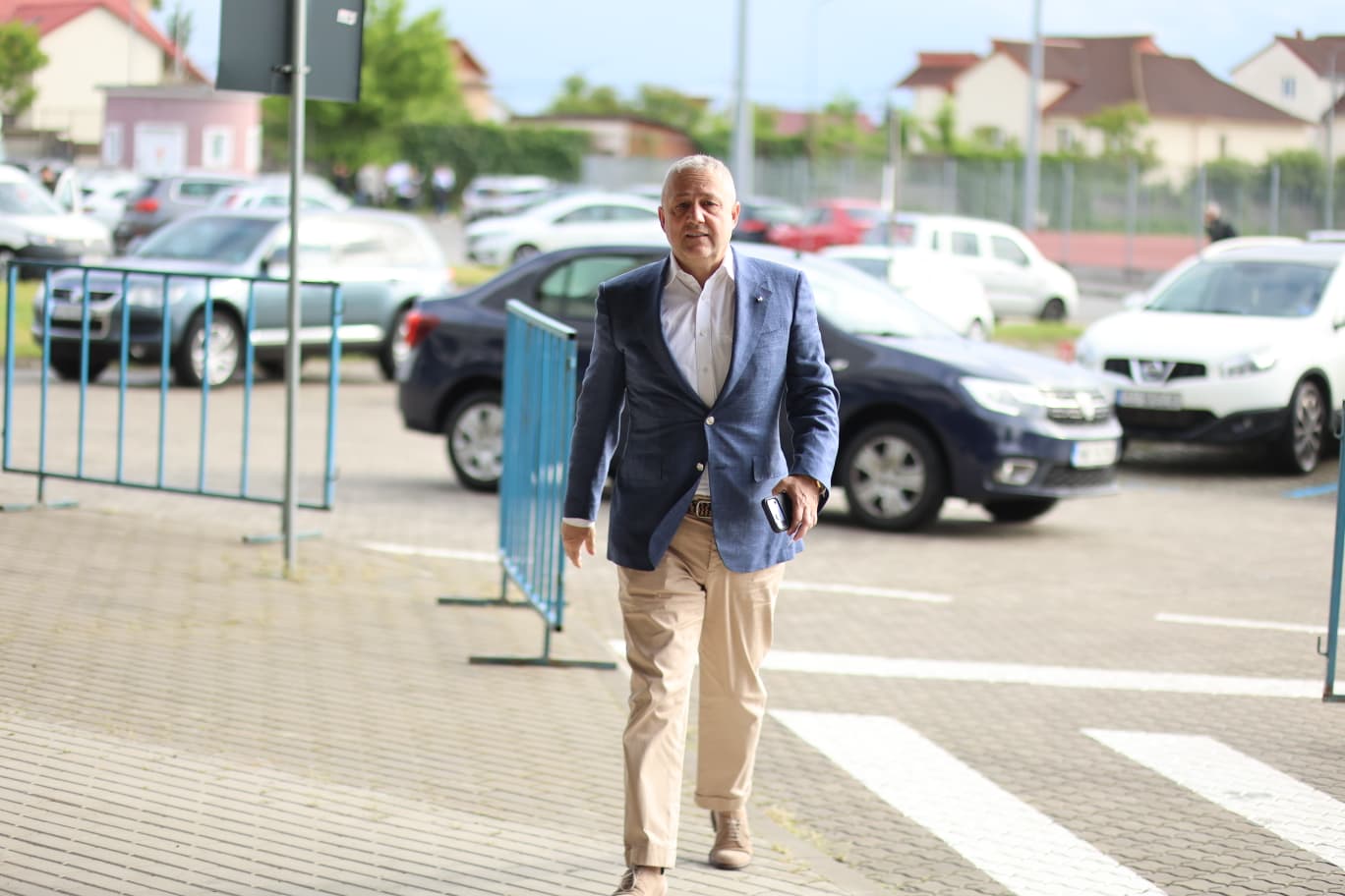 Cum și-a făcut apariția Mihai Rotaru la stadion pentru Craiova – U Cluj. A ajuns cu mai mult de 2 ore înainte de meci