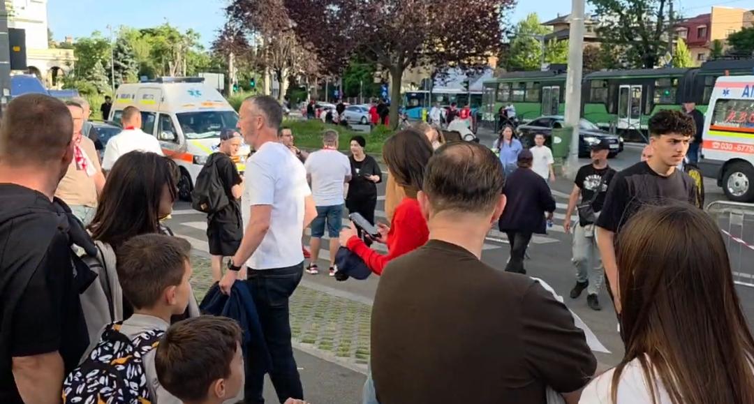 VIDEO Cum a trecut Mihai Stoica printre fanii „câinilor” înainte de Dinamo – FCSB, la Stadionul „Arcul de Triumf”
