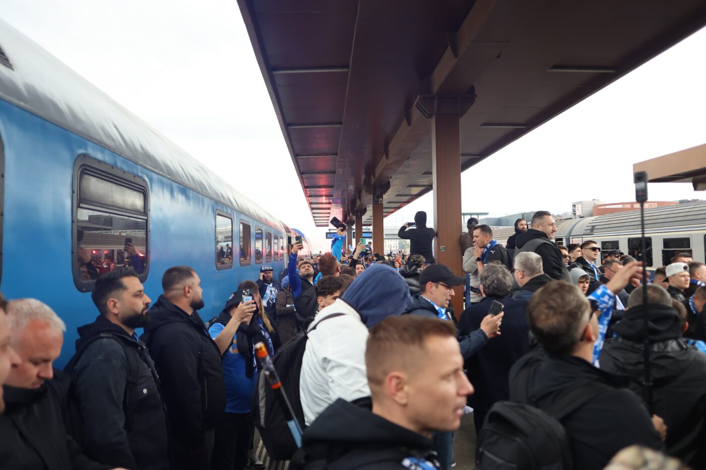 Milionarul care deține un conac istoric a mers cu trenul la Sibiu pentru finala Cupei României! Cine e personajul din umbră care susține Universitatea Craiova și cum și-a făcut averea