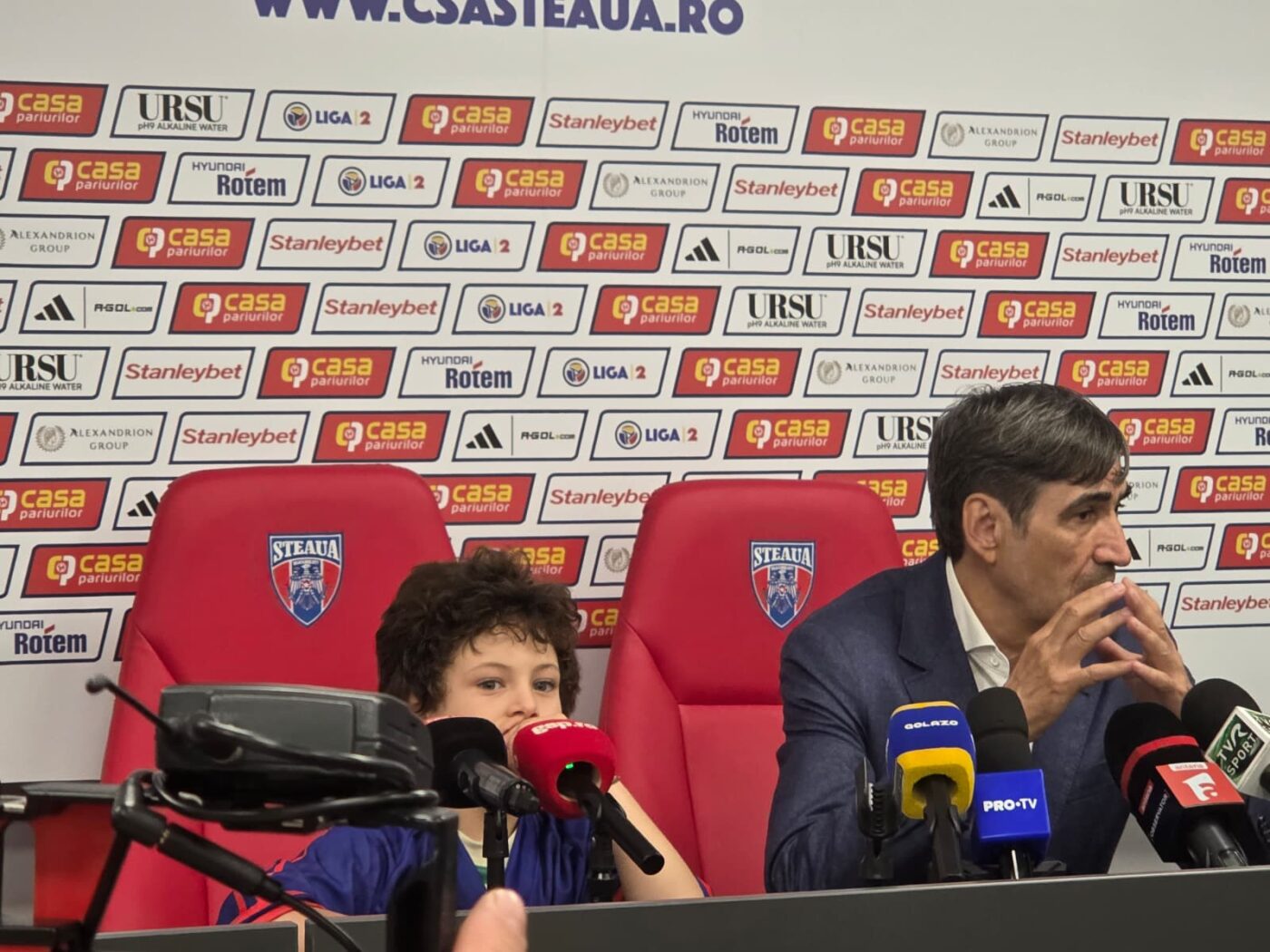 EXCLUSIV Moment amuzant în Ghencea! Nepotul lui Victor Pițurcă a luat microfonul „ProSport” și l-a luat la întrebări pe bunicul său: „Tu vorbești acum?”