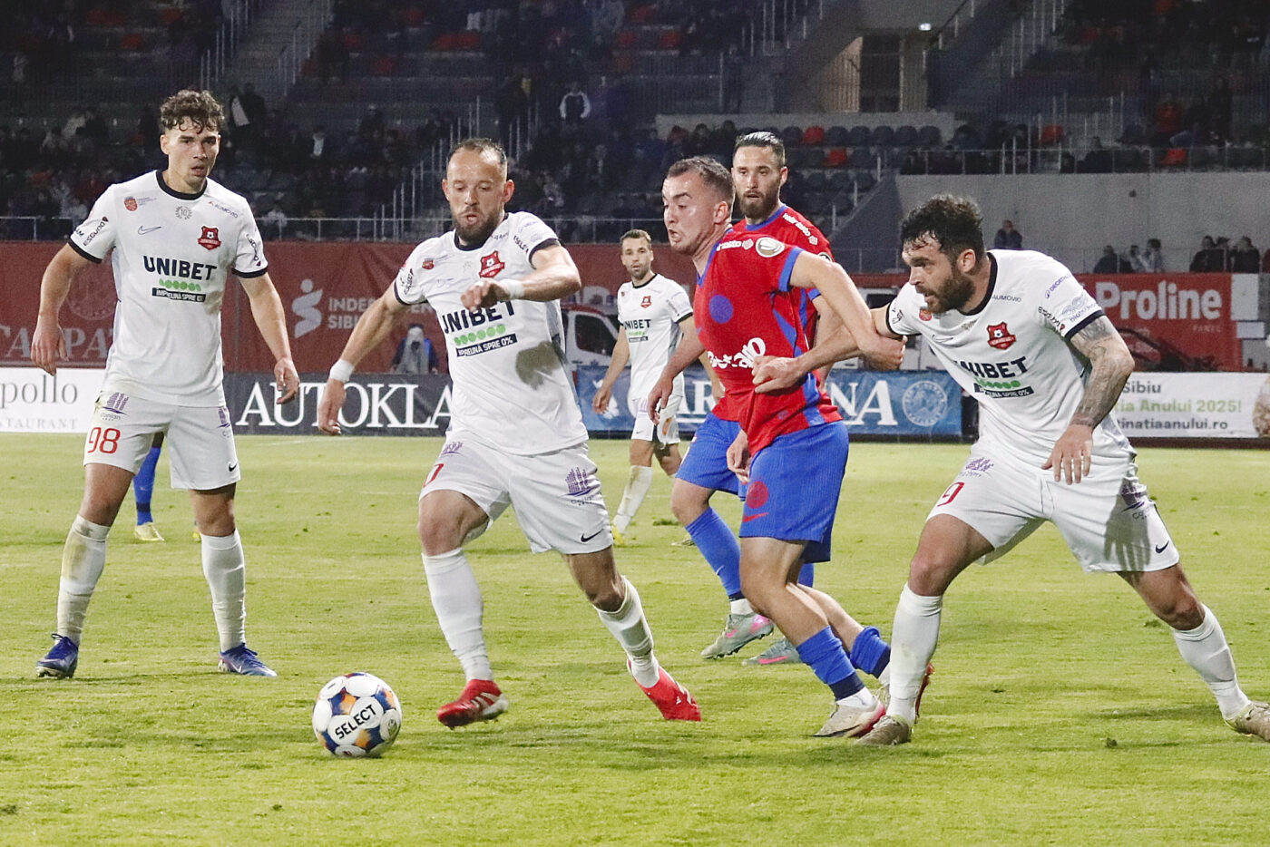EXCLUSIV Mutări de ultimă oră la clubul din Superliga! Un conducător este gata să schimbe tabăra și a reacționat pe loc: „Am o relație bună cu ei!”
