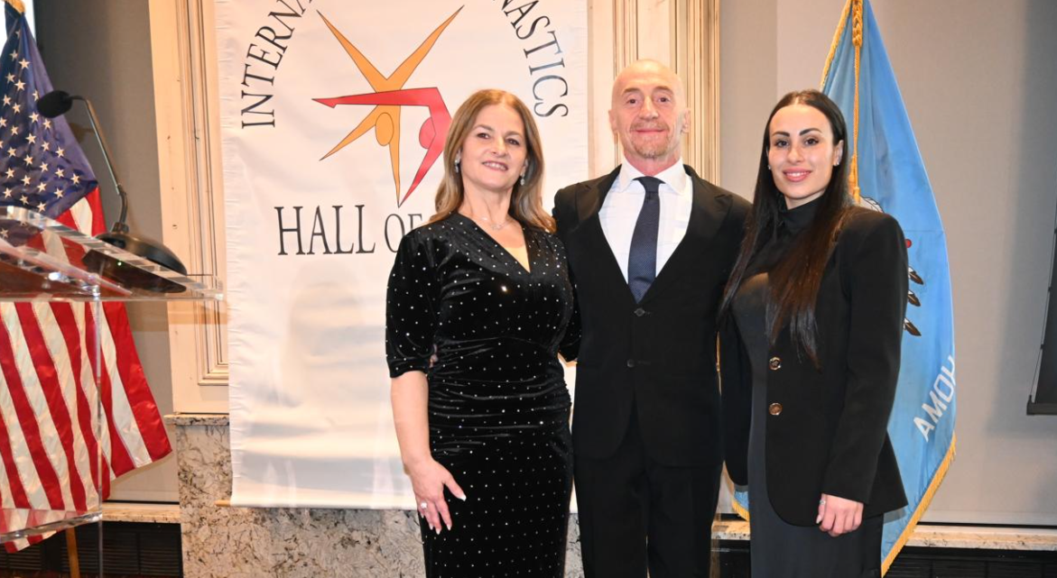 SPECIAL Nadia Comăneci a introdus trei gimnaști în Hall Of Fame la Oklahoma, printre care și Cristina Bontaș! Când vine „Zeița de la Montreal” în România și ce program are