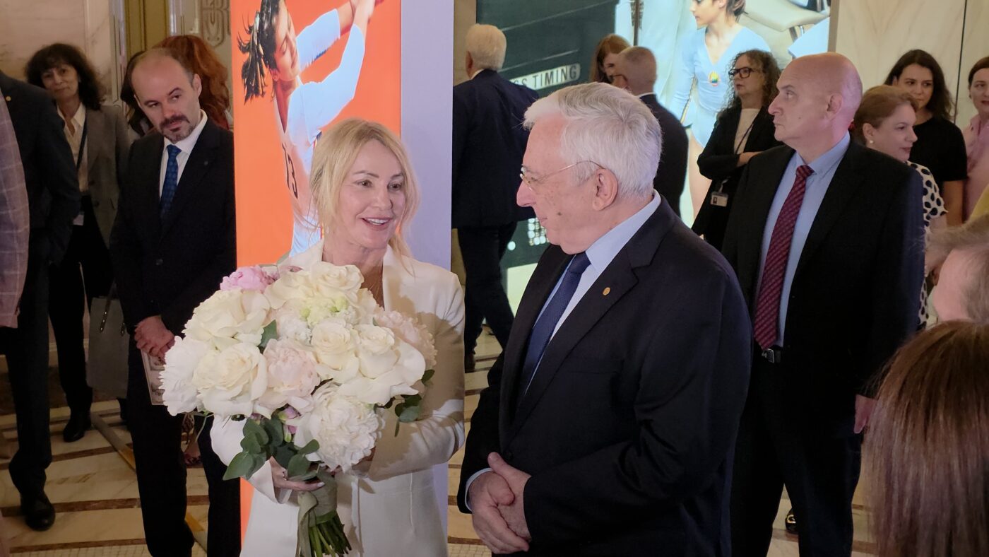 EVENIMENT Ce a primit Nadia Comăneci de la Mugur Isărescu. Apoi, discursul guvernatorului BNR a impresionat-o profund