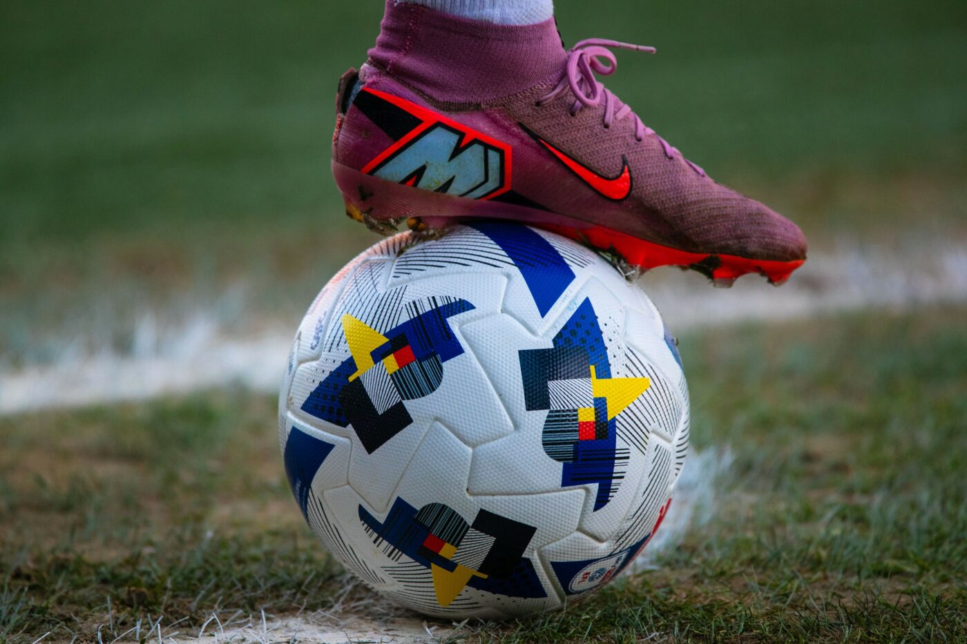 EXTRA O nouă jurnalistă stârnește pasiuni în lumea fotbaliștilor. Cum arată tânăra care se învârte printre milionari