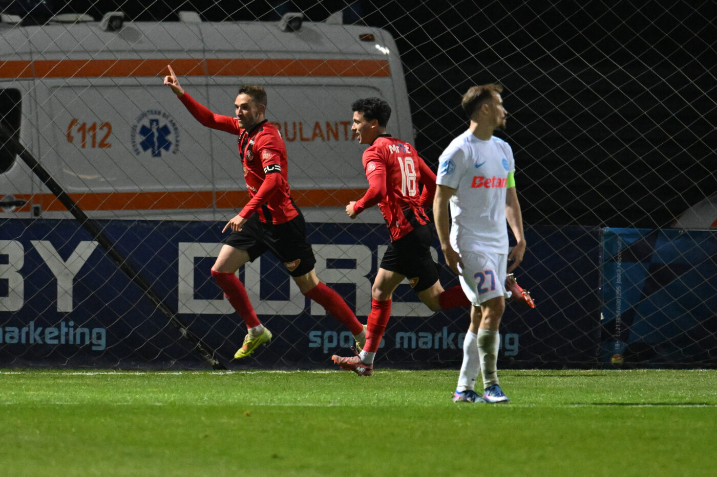 Omul echipă! Cine este fotbalistul care n-a vrut să joace într-un „mediu românesc” și a semnat sentința FCSB-ului