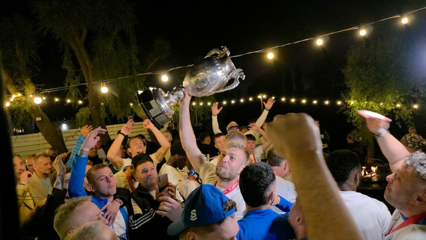VIDEO Oltenii lui Mihai Rotaru au petrecut cu lăutari până în zori, pe malul lacului, după câștigarea titlului în Superliga