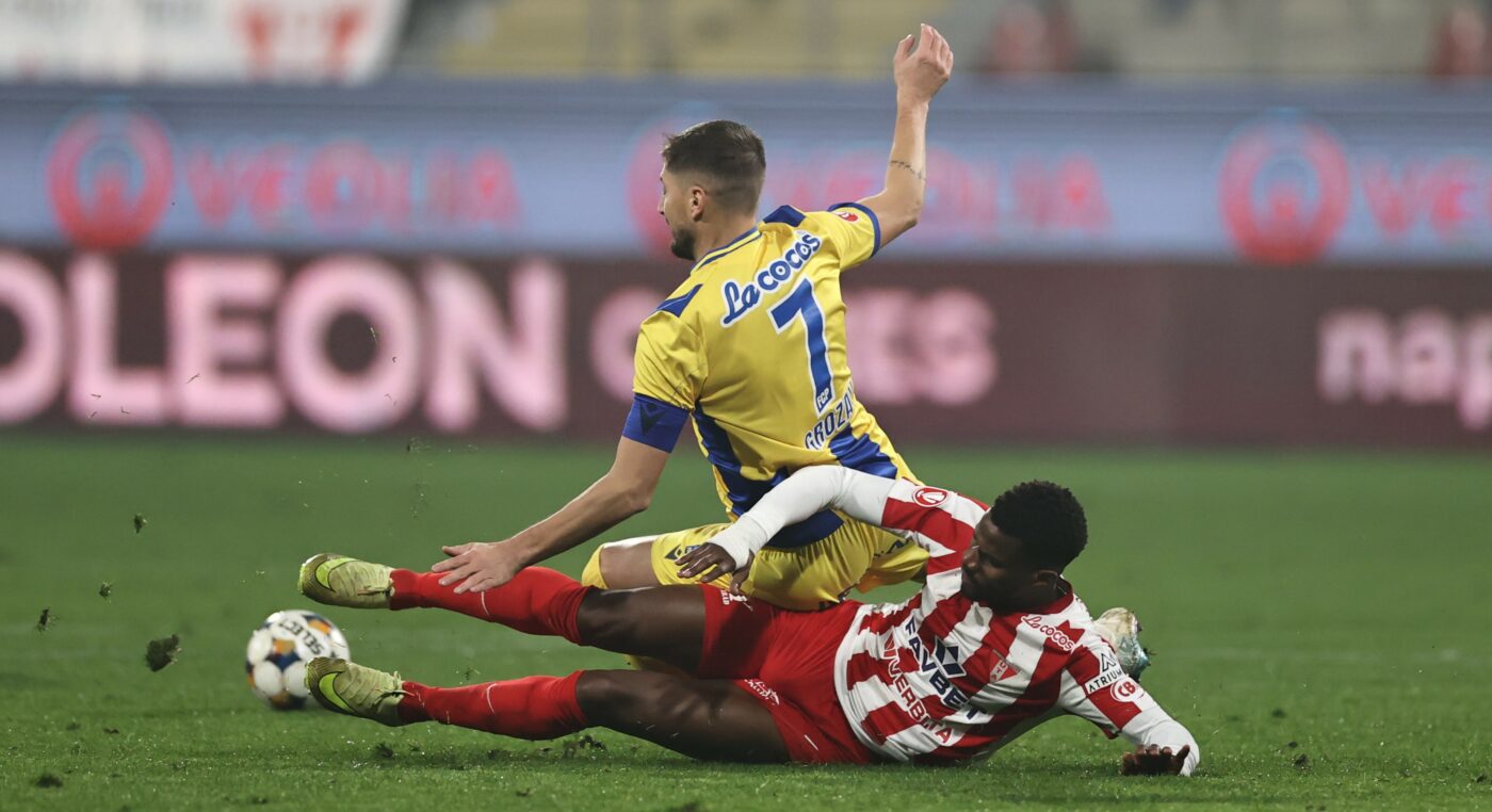 LIVE Petrolul – UTA 0-1, Live Text Online, în etapa 7 din play-out-ul Superligii. Poulolo înscrie cu capul după o lovitură liberă de pe dreapta, dar era în ofsaid