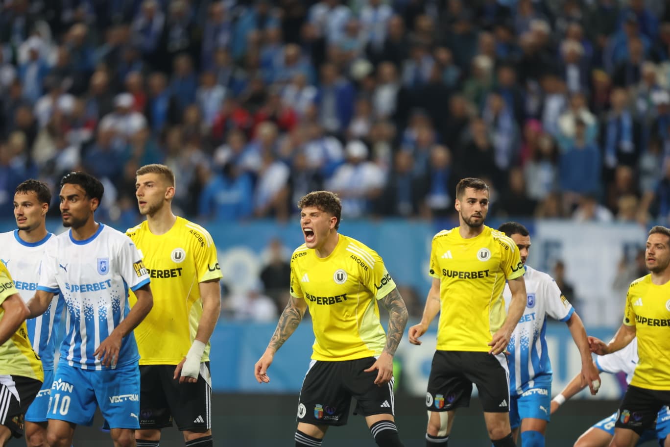 Fază controversată la golul de 2-0 din Universitatea Craiova - U Cluj. Decizia luată din camera VAR i-a înfuriat pe ardeleni