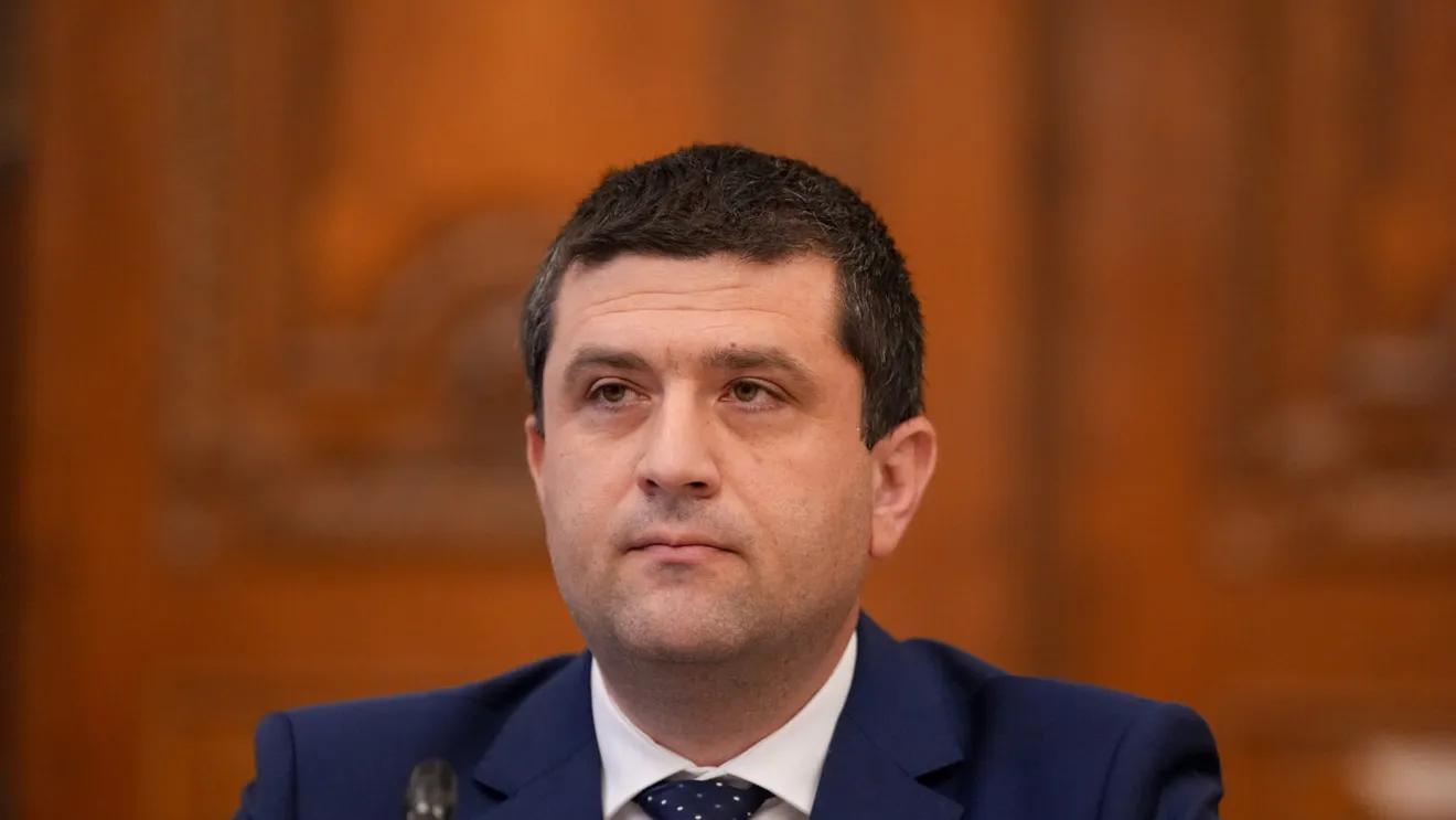 Radu Miruță s-a întâlnit cu suporterii Stelei. Anunț despre dreptul de promovare: „Cât mai poate să facă legal un guvern interimar”