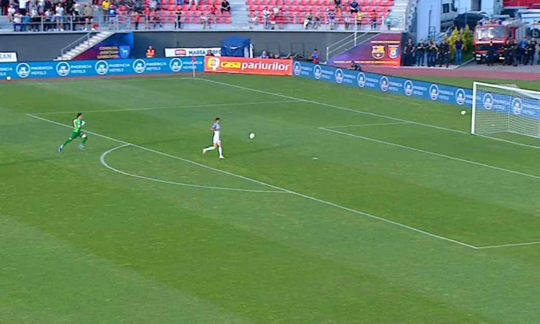 VIDEO Așa ceva nu s-a mai văzut! Ratare de cascadorii râsului cu poarta goală în Chindia – Farul 3-3