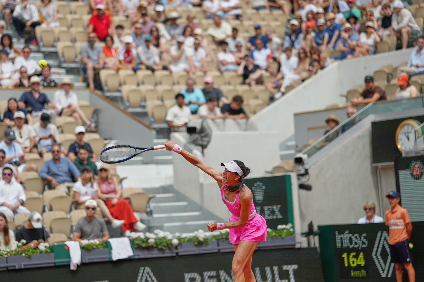 TENIS Sorana Cîrstea, în sferturi la Roland Garros după 17 ani! Prima reacție a campioanei: „Nu există dată de expirare pentru ambiții și visuri”