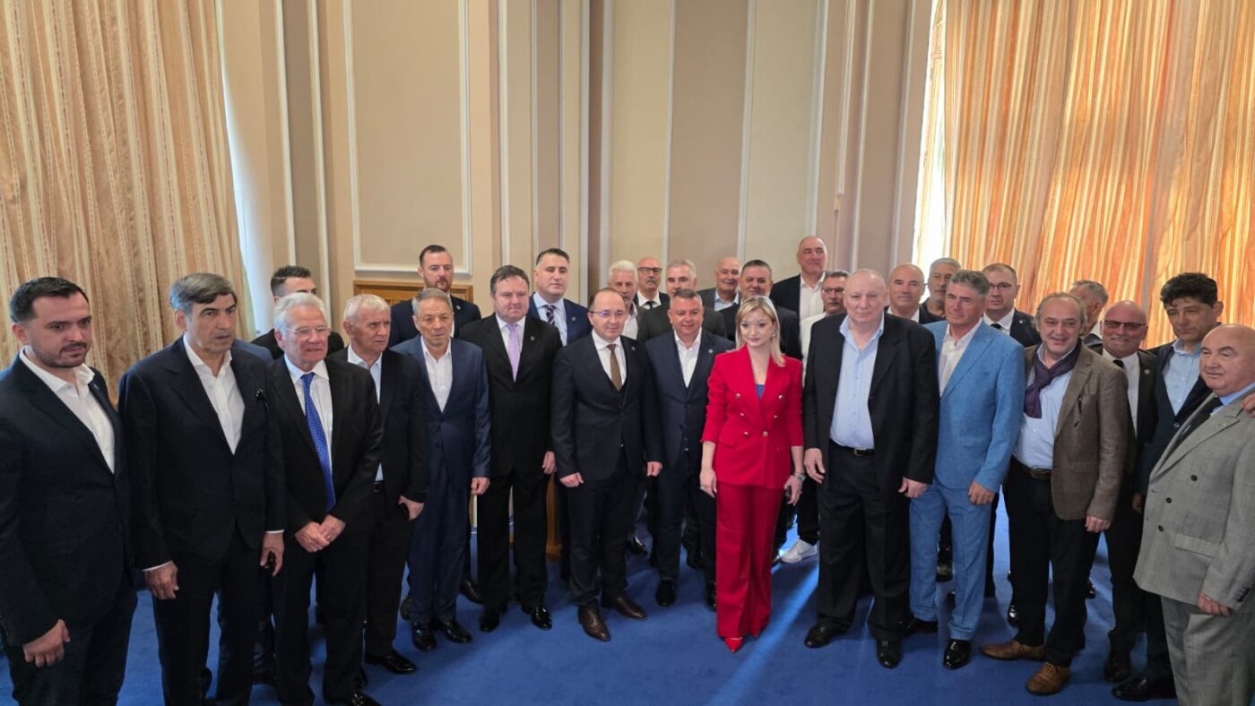 Apariție surpriză alături de Steaua 86! Fiica lui Corneliu Vadim Tudor s-a „lipit” de „Fiara” Marius Lăcătuș