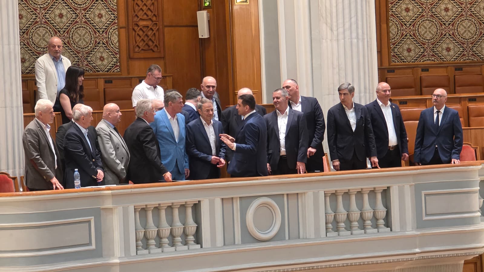 Legendele Stelei '86, omagiate la Parlament într-un eveniment AUR — image 2