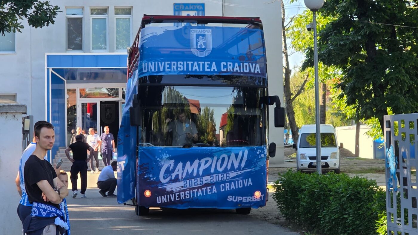 LIVE Petrecerea de titlu a Universității Craiova. Coelho a venit cu taxiul la cantonament