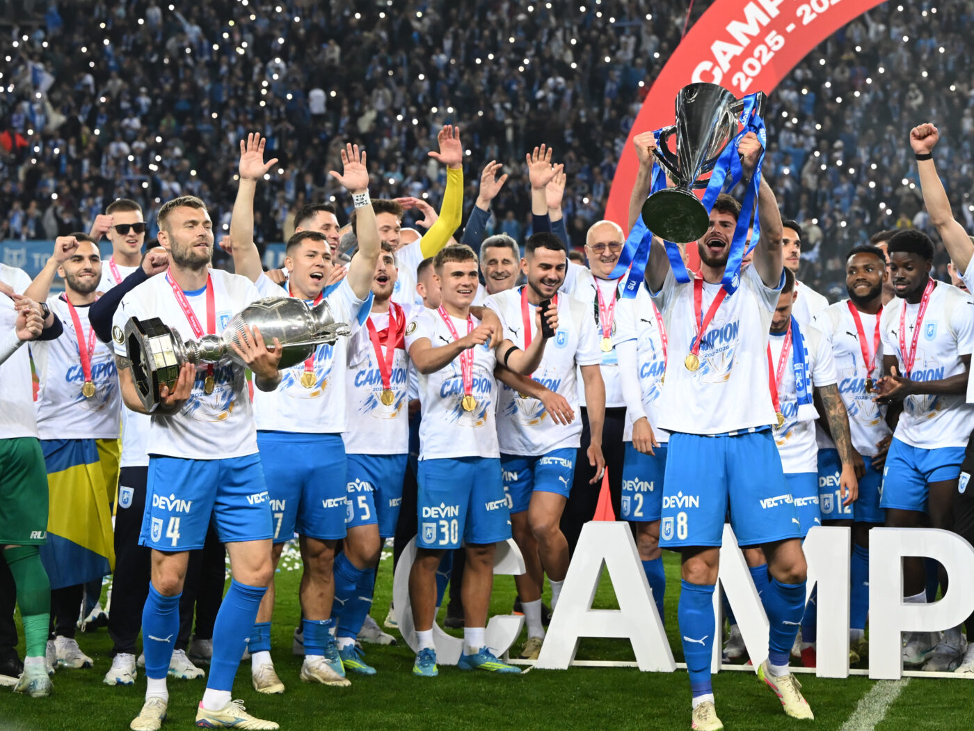 EXCLUSIV Unde a ajuns gazonul pe care Universitatea Craiova a câştigat titlul de campioană