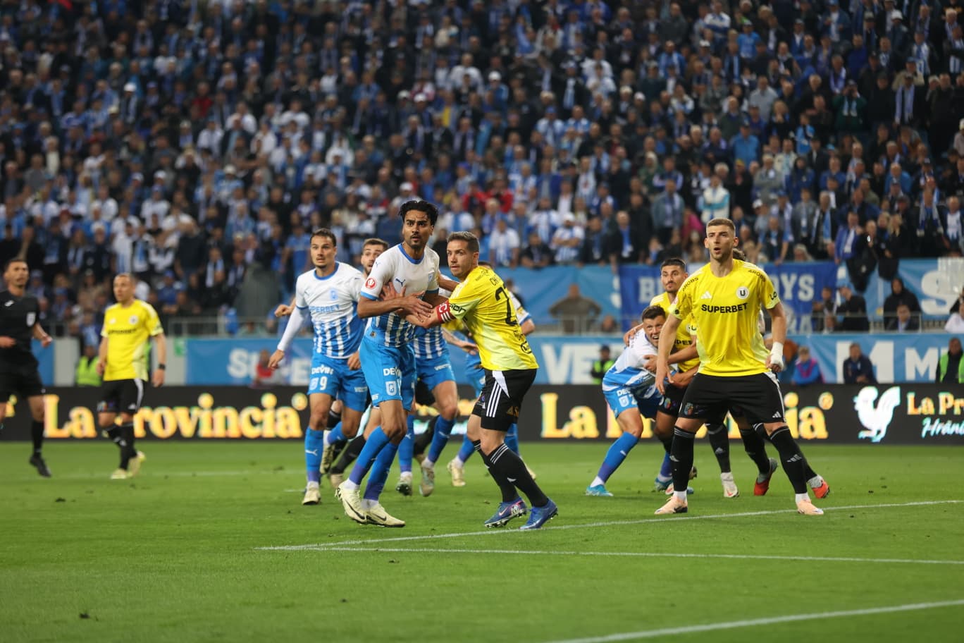 CRONICĂ Bănia dansează pe ritmuri de samba! Pe gazon, nu numai în tribune, oltenii au ucis finala Superligii: Universitatea Craiova – Universitatea Cluj scor 5-0