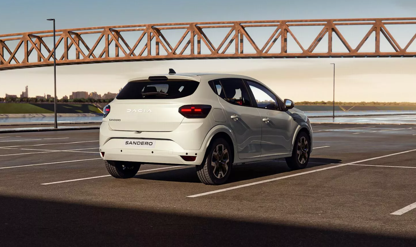 Italienii au dat verdictul despre Dacia Sandero Full Hybrid: „Se luptă cu chinezii!”
