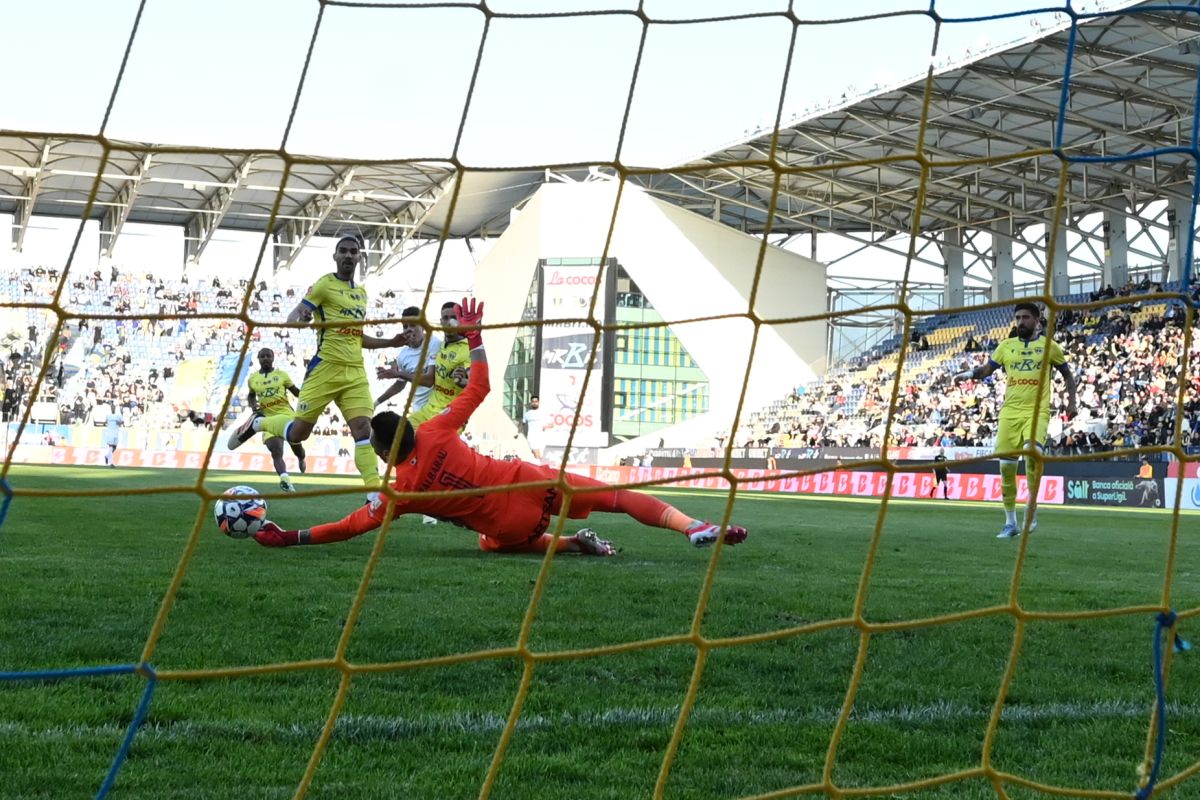 EXCLUSIV A plecat din România și va juca în liga a doua. Cu cine a semnat fotbalistul curtat de Dinamo și CFR Cluj
