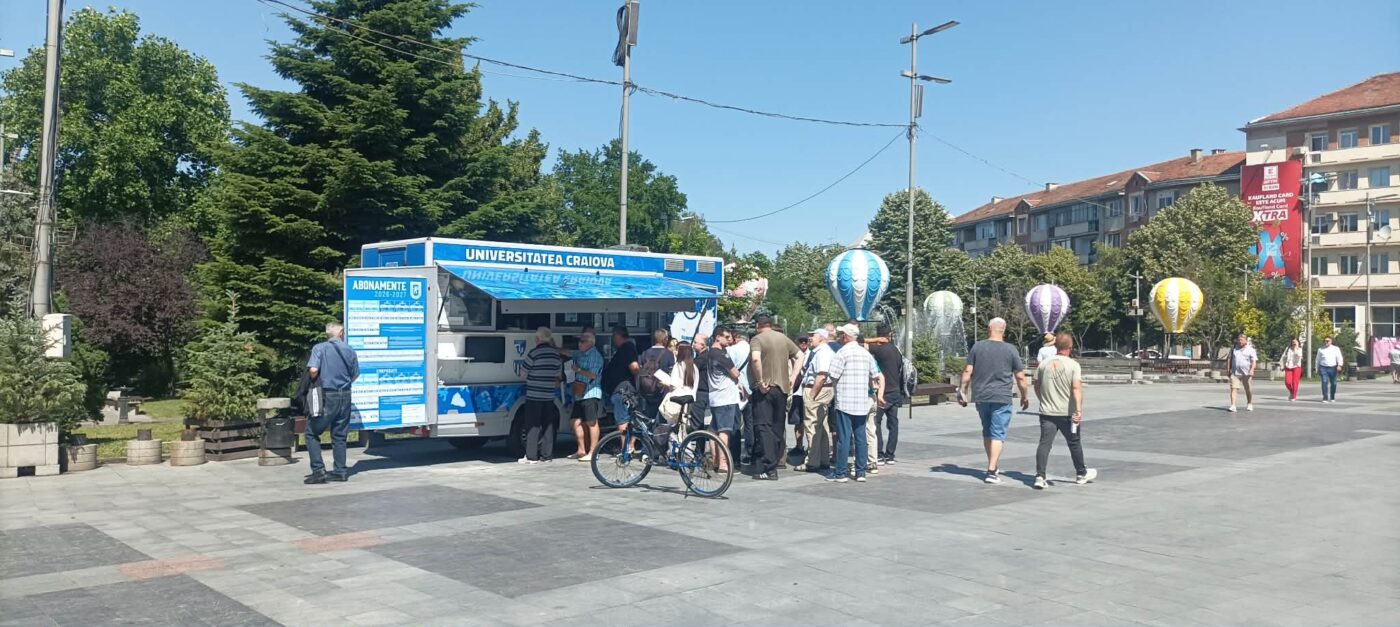 SPECIAL Nebunie în Bănie, la lansarea abonamentelor Universităţii Craiova. Câte s-au vândut în primele ore