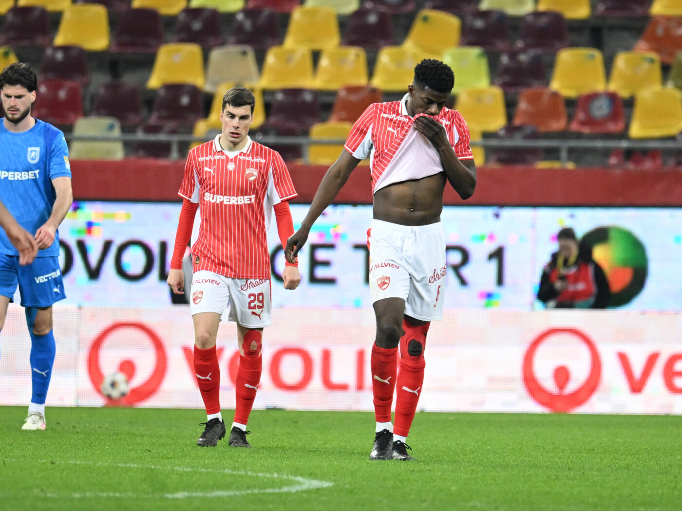 MERCATO Dinamo a găsit deja doi fotbaliști pe care să-i transfere în locul lui Gnahore: „Două discuții cu jucători străini”