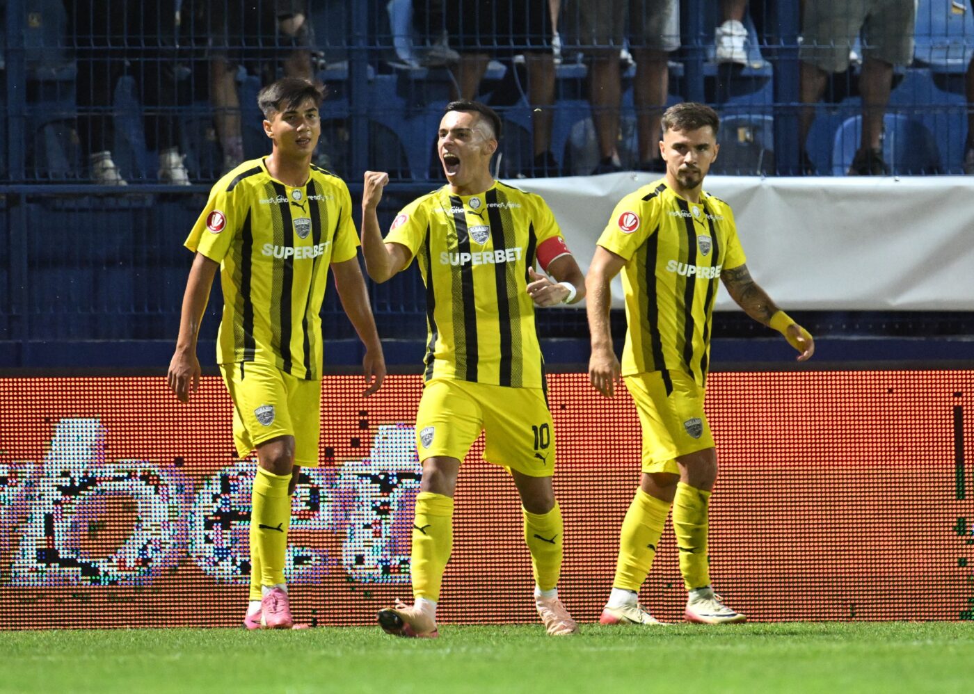 MERCATO Dinamo negociază vânzările lui Musi și Cîrjan: „Din străinătate”