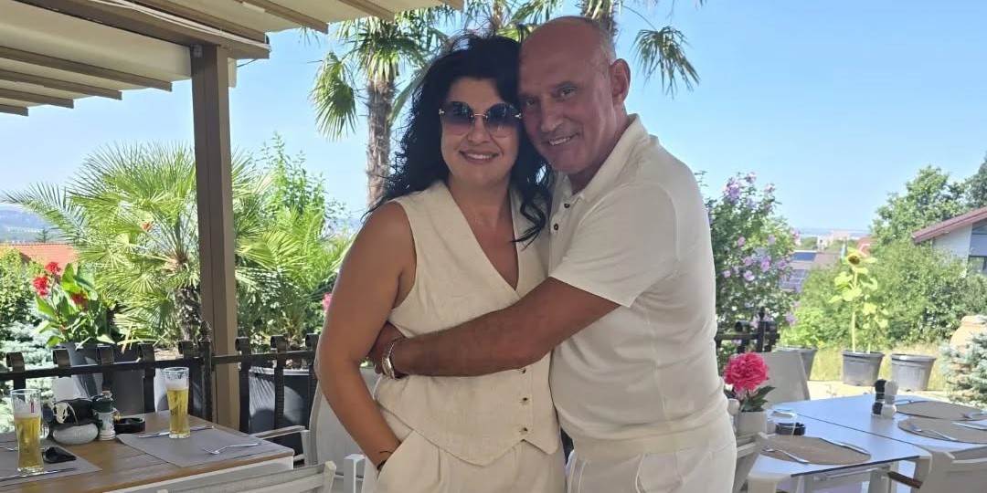 EXTRA Florin Prunea, la plajă cu iubita, deşi încă e însurat în acte