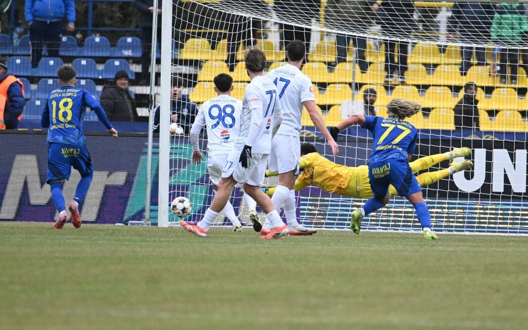 Fostul mijlocaș al Rapidului a schimbat echipa în Superliga!