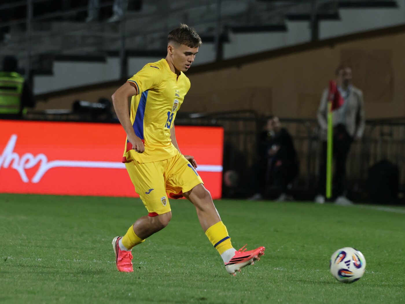Gol „made in Craiova”: puștiul David Matei, assist pentru Adrian Rus în România – Țara Galilor