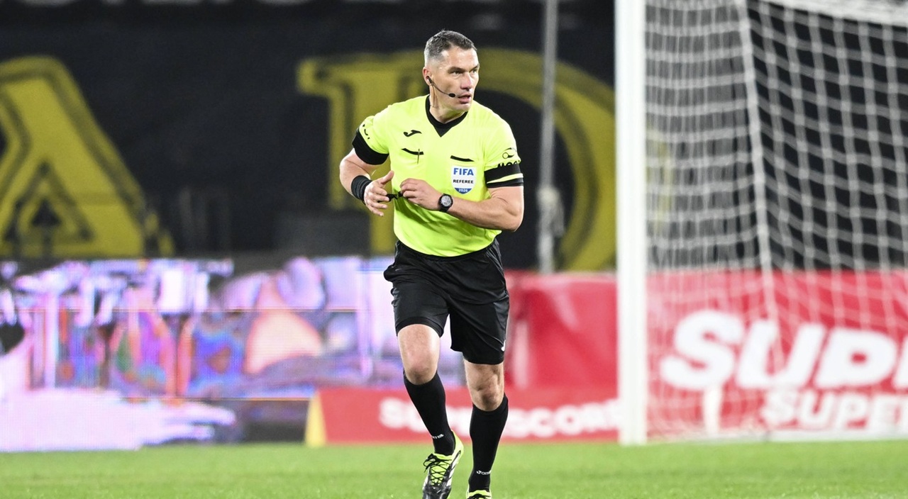 Istvan Kovacs a luat decizia. Tot stadionul a huiduit, deşi era obligat să facă asta!