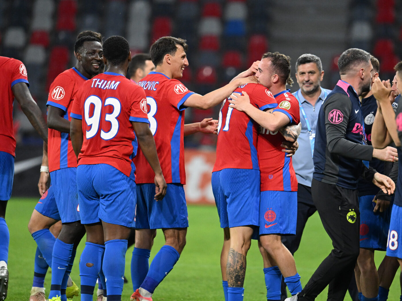 Situație inedită în fotbalul românesc! Fratele geamăn al jucătorului de la FCSB a semnat cu o echipă din Superliga