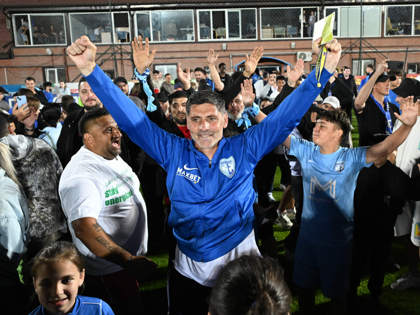 DECLARAȚII Lui Florin Pîrvu i-au dat lacrimile după ce a promovat în Superliga la 2 ani de la decesul soției: „M-a ajutat de sus”
