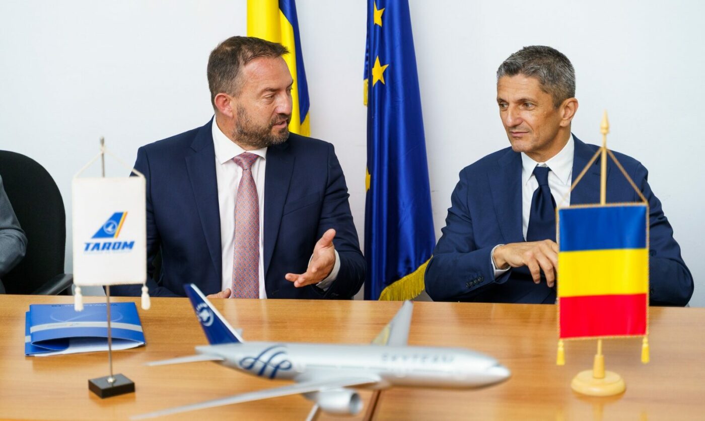 Mircea Lucescu are avion. Răzvan Lucescu a semnat pentru aeronava care a primit numele tatălui său