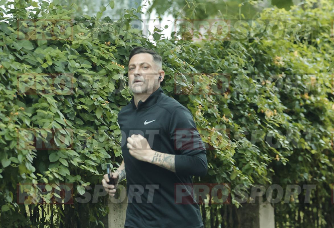 FOTO PAPARAZZI Mirel Rădoi s-a „refugiat” la București în așteptarea deciziei lui Gaziantep. Imaginile momentului: și-a lăsat bolidul acasă și a ieșit la alergat