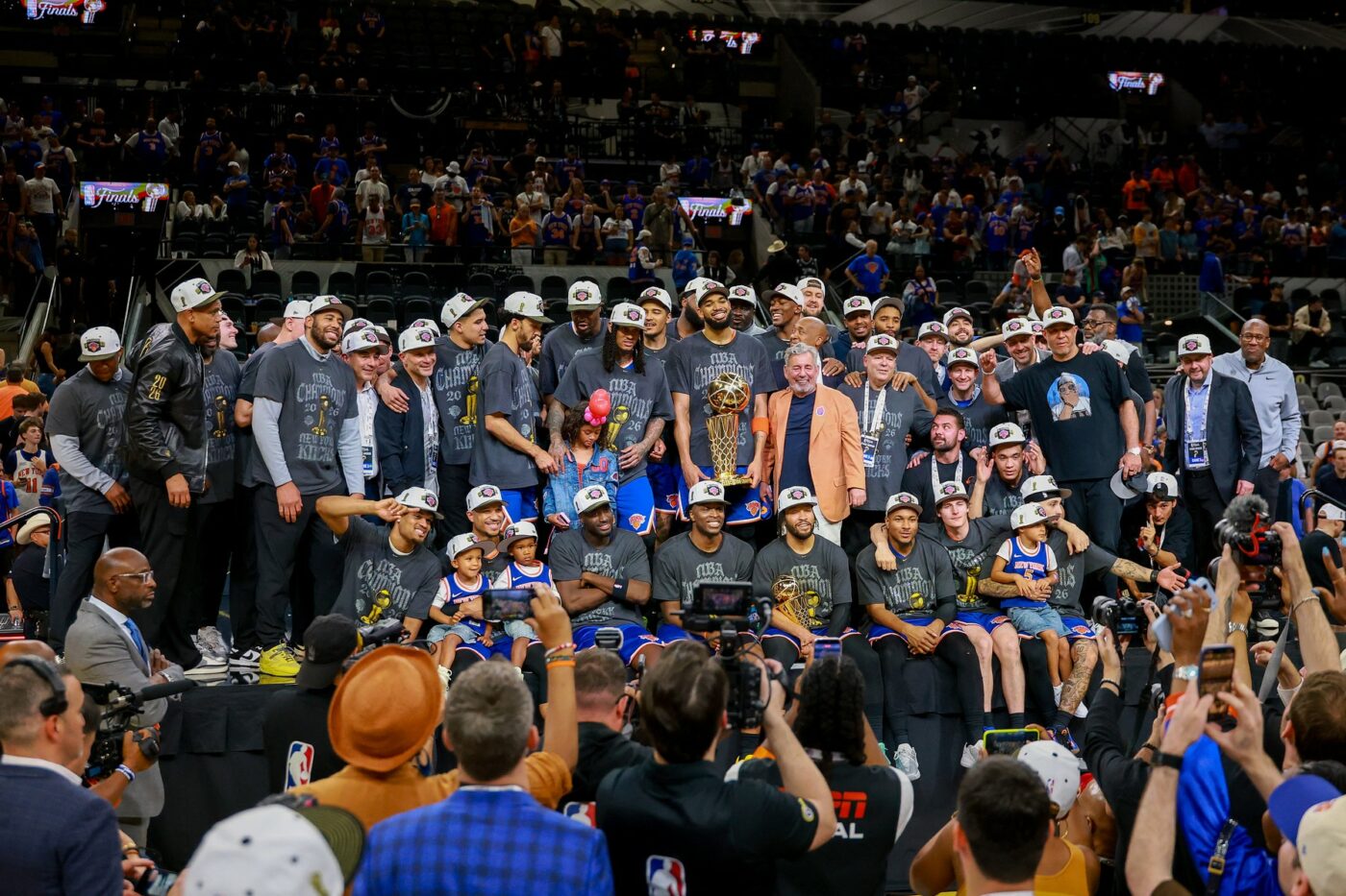 New York Knicks a câștigat titlul în NBA. Reacția primarului Zohran Mamdani și a controversatului Bad Bunny