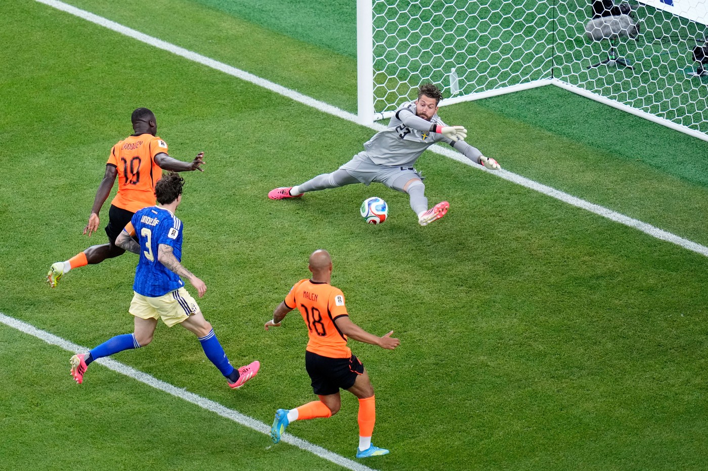 CM 2026 Olanda – Suedia 5-1. Fotbal TOTAL deschis de fratele atacantului care jucat la șapte echipe din România până acum!
