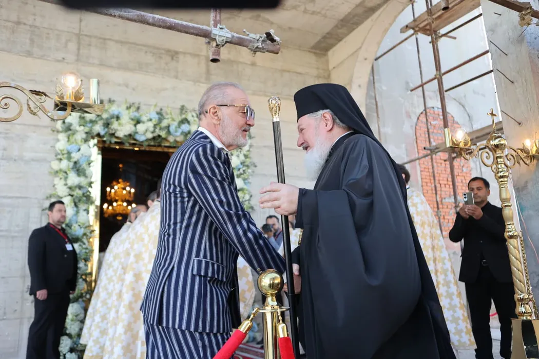 Preotul care slujește în biserica lui Gigi Becali din Pipera a dezvăluit de ce dă miliardarul bani nevoiașilor: „De aceea dăruiește”