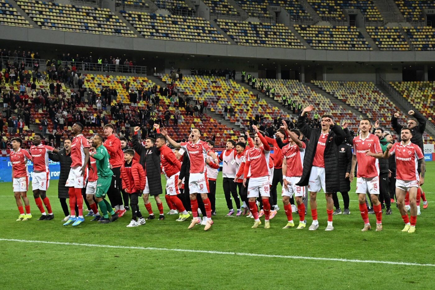 EXCLUSIV Prima ofertă pentru fotbalistul pus pe liber de Dinamo! Poate rămâne în Superliga României
