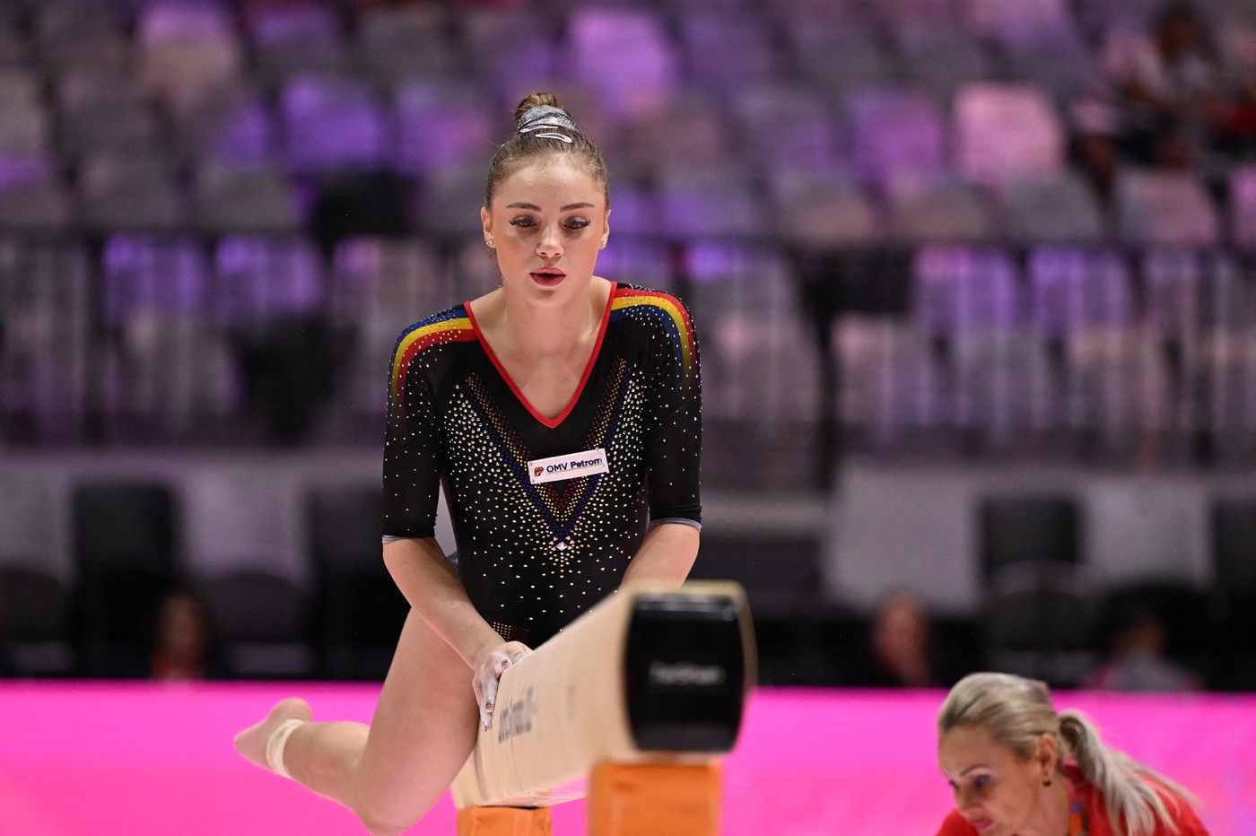 Sabrina Voinea e acuzată că ar fi lovit cu pumnii un alt component al lotului national de gimnastică. Tânărul ar fi mers la IML