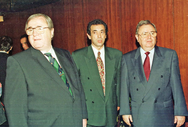 CONSPIRA?IA fra?ilor P?unescu!** Ce persoane din fosta Securitate au