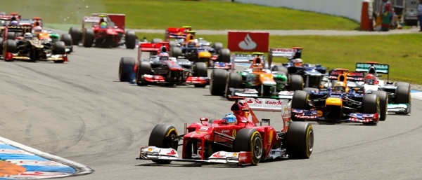Cum arată casca de pilot a spaniolului Fernando Alonso în noul sezon de Formula 1. A readus în primplan culorile din 2006