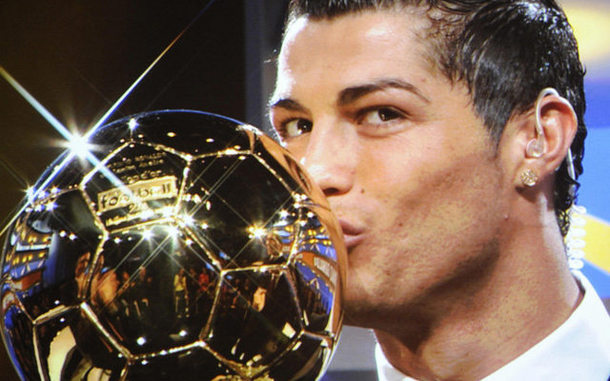Cristiano Ronaldo a vândut Balonul de Aur primit în 2013 celui mai bogat om din Israel, a cărui avere este estimată la 10 miliarde de euro!