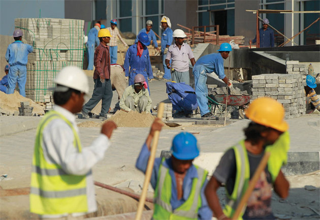 „The Guardian” aruncă bomba: 6.500 de muncitori au murit în accidente de muncă pentru a construi stadioane pentru Cupa Mondială din Qatar 2022!