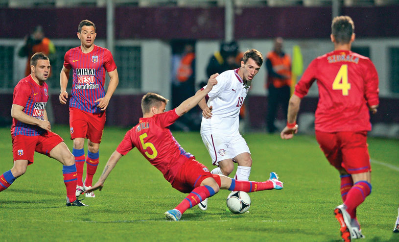 „Batem Andorra cu 4-0, dar atenție mare, fiindcă forțează obținerea de penalty-uri”. Vasile Nicolae, ex-căpitan al Rapidului, a evoluat în prima ligă din Pirinei și a fost coleg la juniori cu o parte dintre „tricolori”: „Lui îi plăcea să fie mereu în centrul atenției” | EXCLUSIV