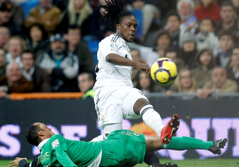 Vă mai aduceți aminte de olandezul Royston Drenthe? Fostul star al lui Real Madrid s-a lăsat de fotbal pentru a se lansa în muzica rap, dar a dat faliment!