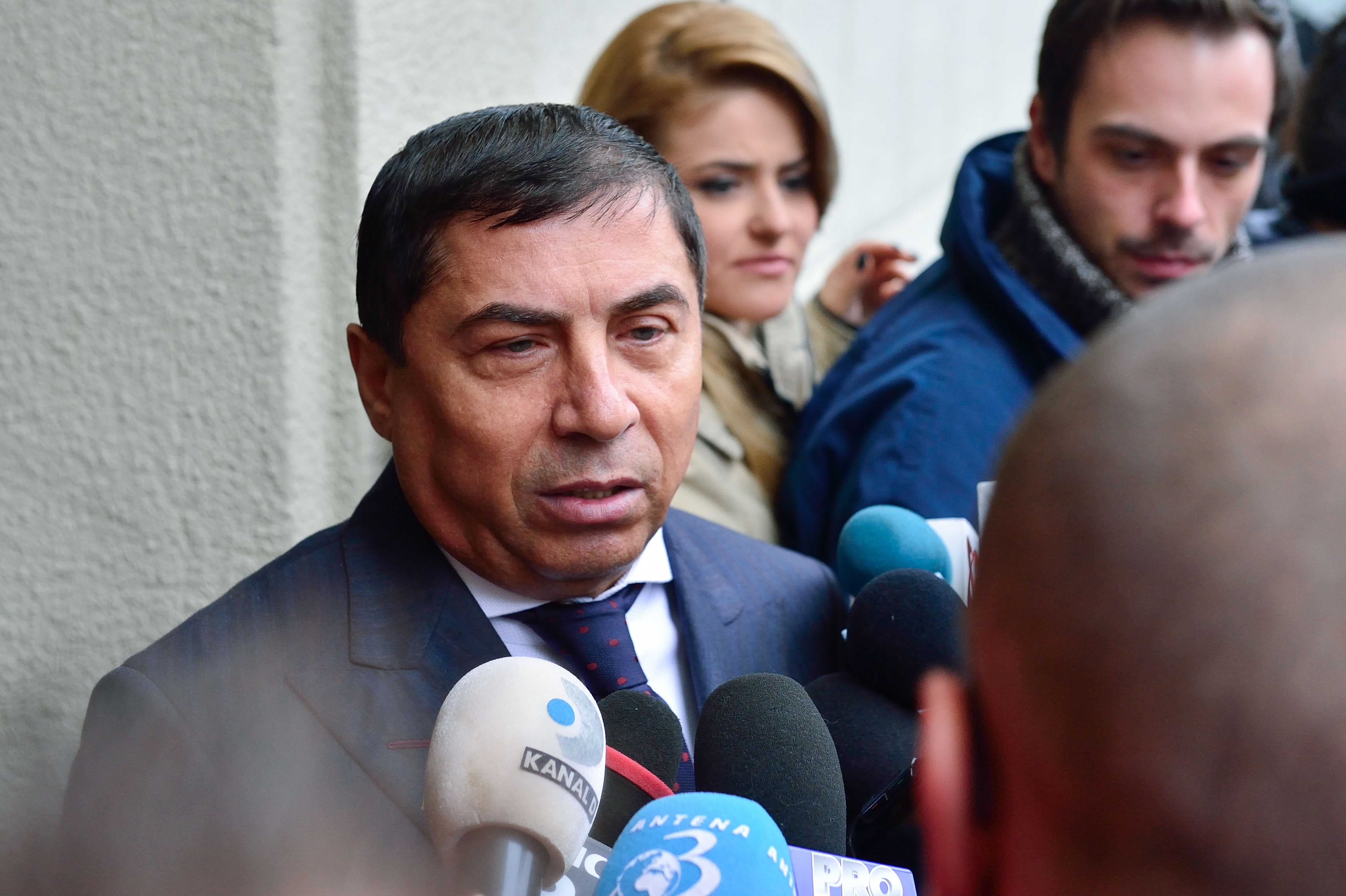 Moștenitorii lui Vasile Turcu, fostul acționar de la Dinamo, război cu tatăl șoferului drogat din 2 Mai! Scandal pe un teren din curtea vilei fostului finanțator al „câinilor”